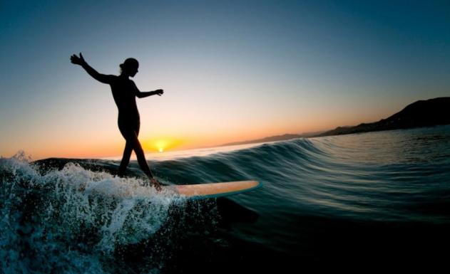 surf-au-coucher-du-soleil